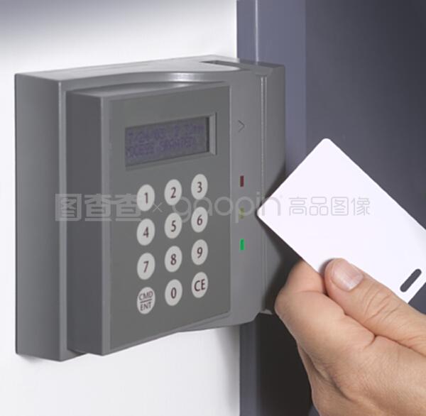安全接入板與刷卡門禁讀卡器 構建智能化門禁系統的關鍵組件